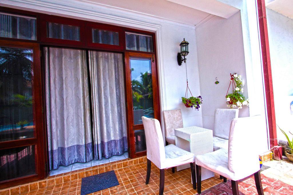The Blue Beach Guesthouse Negombo Exteriör bild